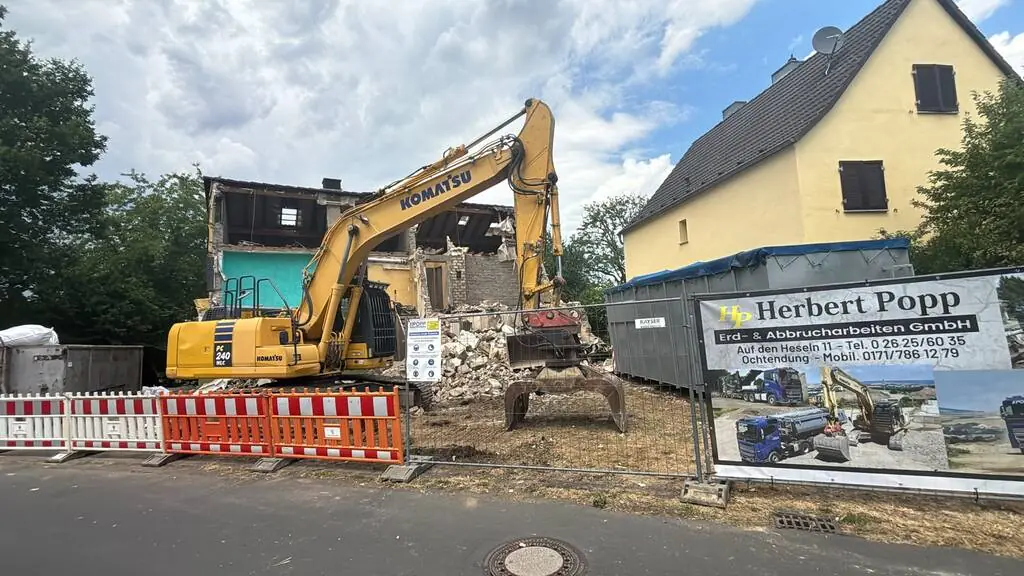 Sortierung und Abtransport des Abbruchmaterials in Bad Honnef