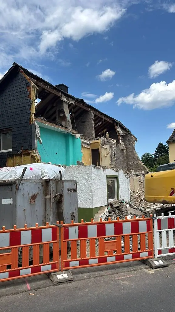 Geräumte, baureife Fläche nach dem Hausabbruch in Bad Honnef