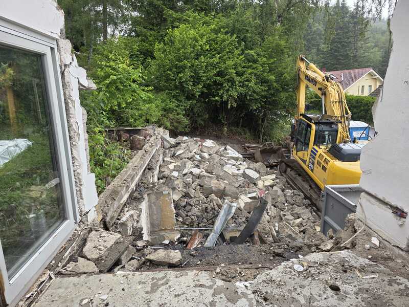 Abbruch Wohnhaus in Eich - Kontrollierter Abriss