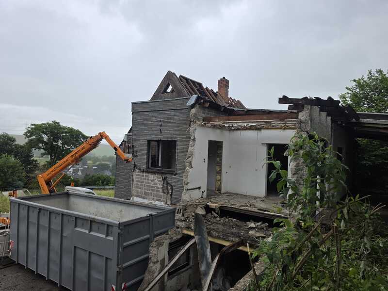 Abbruch Wohnhaus in Eich - Sortierung der Baustoffe
