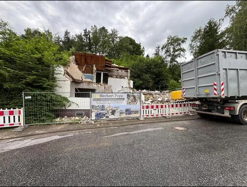 Abbruch Wohnhaus in Eich - Abbruchfortschritt
