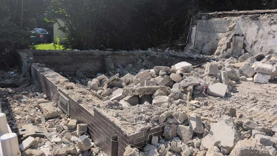 Abbruch Wohnhaus in Eich - Grundstücksbereinigung